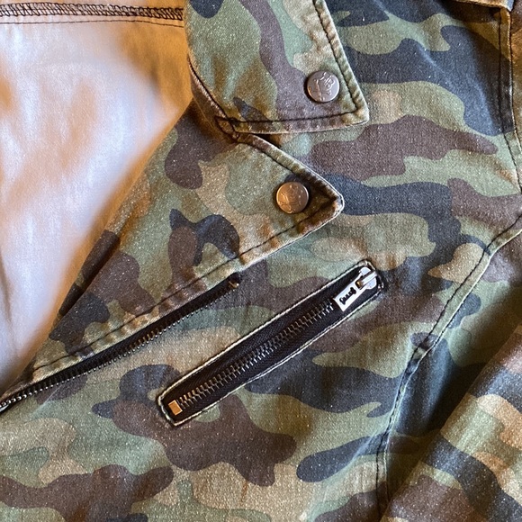 Royal Bones by Tripp Camo Jacket - Picture 4 of 10